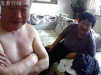 Chinese old couple in the living room obscene live sex 02