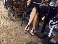 Candid Nice crossed legs, sexy feets toes